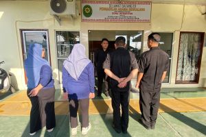 Morning Briefing Petugas Kebersihan dan Keamanan Pengadilan Agama Sidikalang oleh Kasub Umum dan Keuangan